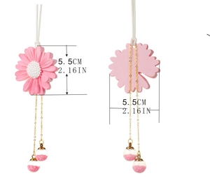 Detail view of pink daisy car charm with crystal balls and 5.5cm size dimensions