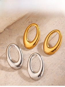 Flat lay of chunky geometric oval stud earrings in mirror polished gold and silver finish