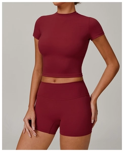Detail of burgundy high-waisted yoga set showing ergonomic cut and elastic fabric