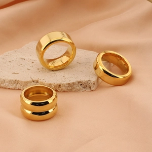 Minimalistische Gepolijste Ring Van Titaniumstaal Eenvoudige Gladde Vingerjuwelen Modestijl Voor Heren En Dames