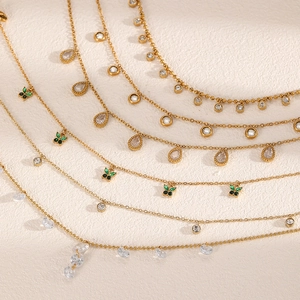 Colliers multicouches en acier inoxydable doré avec pendentifs en zircon vert et clair
