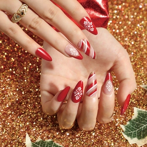 Unghie Finte Di Natale Mandorla Rosse Bianche Fiocco Di Neve Strisce Di Caramella Lucide Donne Inverno Vacanze