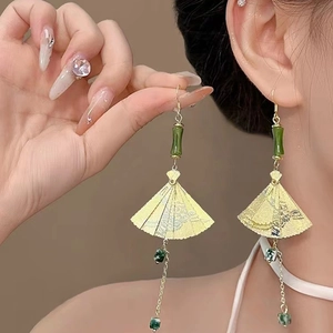 Elegante chinesische fächerförmige Ohrhänger mit Bambus-Design und goldener Oberfläche