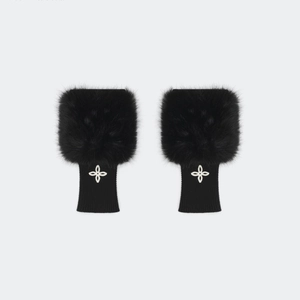 Mitaines noires en fourrure avec broderie fleurie et poignets en tricot côtelé