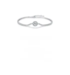 Gros plan du bracelet tennis en argent s925 avec zircons scintillants et design raffiné