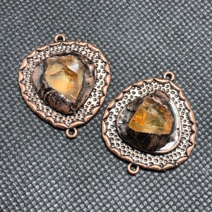 Vintage bronzen hangers met onregelmatige gele kristallen voor het maken van DIY-sieraden