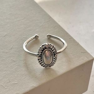 Minimalist 925 sterling silver oval ring with vintage rope texture and adjustable band