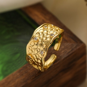 Minimalist gold-plated geometric open ring with hammered texture and zircon inlays