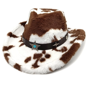 Chapeau de cow-boy style western avec motif vache marron et blanc et clous en turquoise