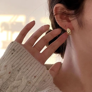 Elegant 925 sterling silver hoop earrings with a twisted croissant design in gold finish