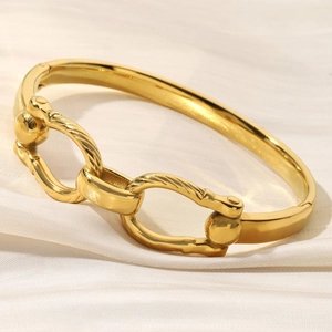 Polished 18K gold double-link horseshoe bracelet with textured spiral details