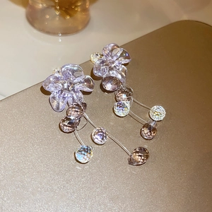 Eleganti orecchini a fiore lavanda con perle di cristallo sfaccettate e perni in argento