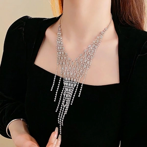 Elegant V Shaped Tassel Necklace Copper With Zircon Sparkly Rhinestone Hollow Clavicle Chain Luxury Jewelry For Women