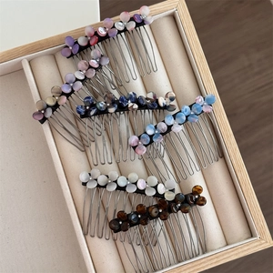 Floral hair comb set with gradient flower accents in an elegant wooden display box