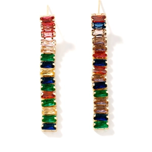 Boucles d'oreilles pendantes en cristal rectangulaire avec monture dorée élégante