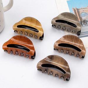 Five-piece set of large wood-grain finish plastic hair claws in various vintage brown tones