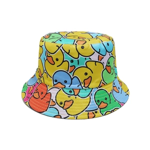 Cappello a secchiello con simpatica papera cartoon e motivi estivi colorati