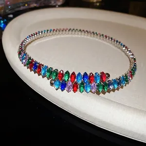 Buntes Zirkonia-Schmuckset mit marquise-förmigem Halsband und silbernen Ohrringen