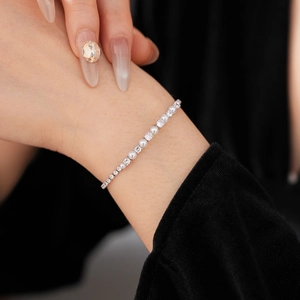 Detailed view of elegant pearl and zircon chain bracelet on a woman wrist