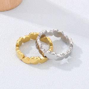 Polished stainless steel heart-shaped link rings in gold and silver for couples