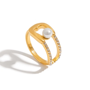 Bague en acier inoxydable plaqué or 18k avec perle blanche et accents de zircon