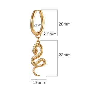 Boucle d'oreille en acier inoxydable doré avec pendentif serpent et dimensions détaillées