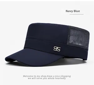 Berretto militare a testa piatta blu navy con rete traspirante e dettaglio distintivo