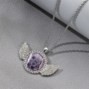 Collier vintage argenté avec ailes en strass et pendentif cœur en améthyste violette