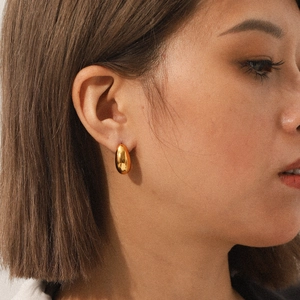 18K gold plated stainless steel C-shape earrings with zircon on a model