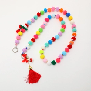 Tracolla per cellulare con palline di peluche colorate, perline e fiocco rosso