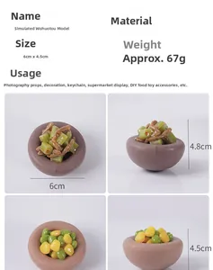 Makroaufnahme realistischer Maisbrötchen-Modelle aus PVC mit gemischtem Gemüsebelag und Textur