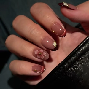 French Style Press On Nails With 3D Floral Daisy Decoration And Metallic Beads Oval Shape Elegant Manicure For Women