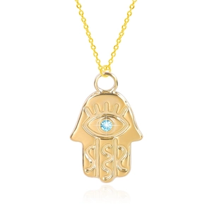 Détail du pendentif Main de Fatma plaqué or 18k avec un cristal bleu étincelant