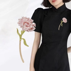 Elegant Zinc Alloy Carnation Flower Brooch Pin For Women Vintage Plant Breastpin Accessory For Mother's Day Party Dress