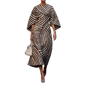 Robe longue élégante à col rond avec manches chauve-souris et imprimé vagues marron