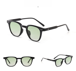 Detail view of round frame sunglasses SS0051 with black frame, green lenses and metal rivets