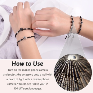 Bracelet tressé ajustable avec projection Je t'aime en 100 langues pour couples