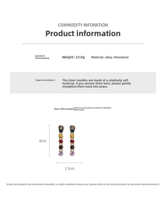 Vue détaillée des boucles d'oreilles tête de lion avec mesures de poids et de taille
