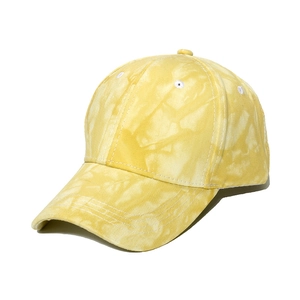 Berretto da baseball con visiera curva e motivo tie-dye giallo vivace in twill di cotone
