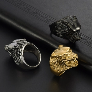 Lot de trois bagues tête de loup en acier inoxydable en argent, or et finitions noires