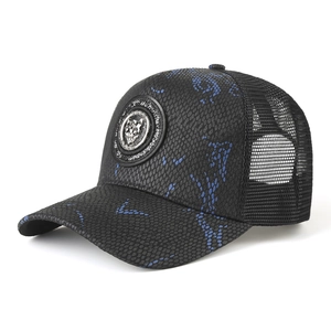 Berretto da baseball in rete traspirante con motivo leopardato blu e toppa a tigre