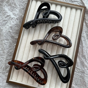 Heart Shaped Hair Claw Clips Twisted Design Matte Glossy Plastic Leopard Print Shark Clip Headwear For Women Elegant