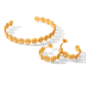 18K gold plated stainless steel daisy bangle and earrings set with pearl centers