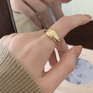 Minimalist 925 sterling silver irregular gold lava ring on hand with mirror reflection