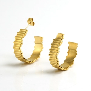 Textured 18K gold plated stainless steel C-shaped earrings with wave design
