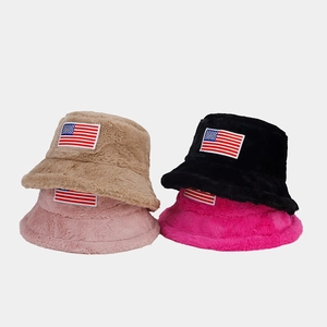 Chapeaux bob en fausse fourrure avec broderie drapeau américain en plusieurs couleurs