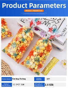 Détail de sachets de Noël OPP avec flocons de neige et attaches dorées pour bonbons