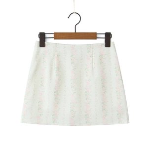 Jupe trapèze à fleurs de style français, taille haute, motifs roses sur fond crème
