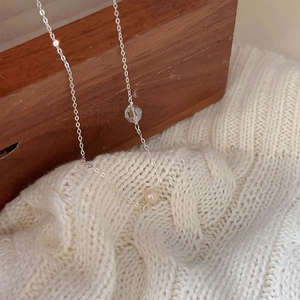 Minimalist 925 sterling silver chain necklace with crystal beads and single beige pearl