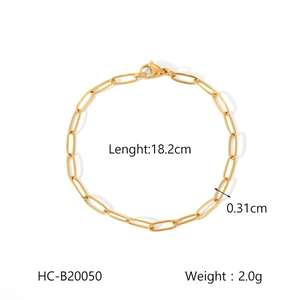 Detail view of 18K gold stainless steel paperclip bracelet with 18.2cm length specs